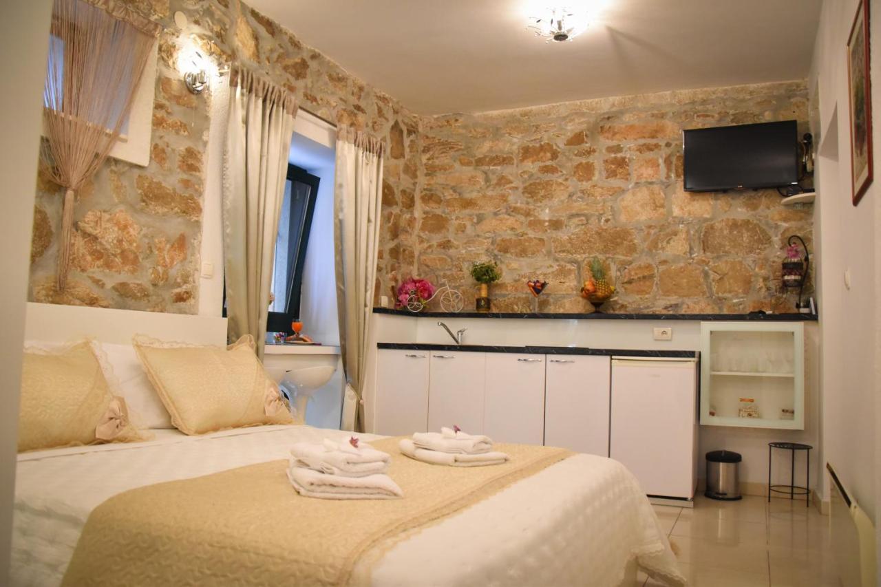 Apartments Bepina- 5 Mins From The Center Split Ngoại thất bức ảnh