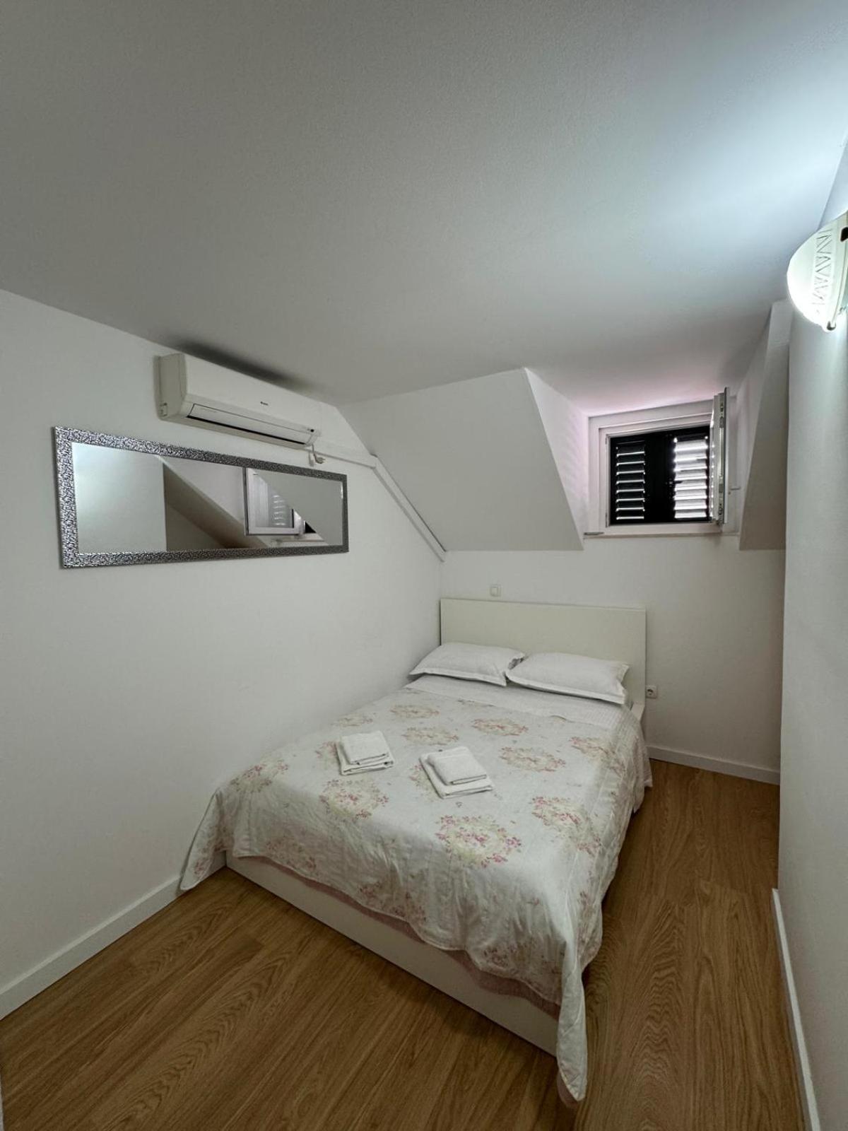 Apartments Bepina- 5 Mins From The Center Split Ngoại thất bức ảnh