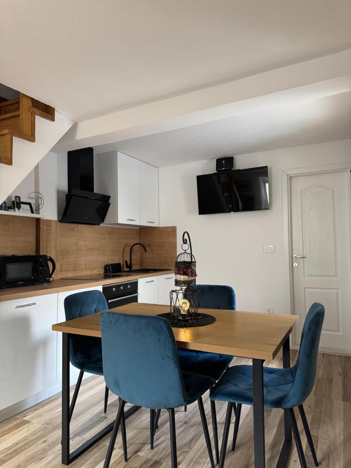 Apartments Bepina- 5 Mins From The Center Split Ngoại thất bức ảnh