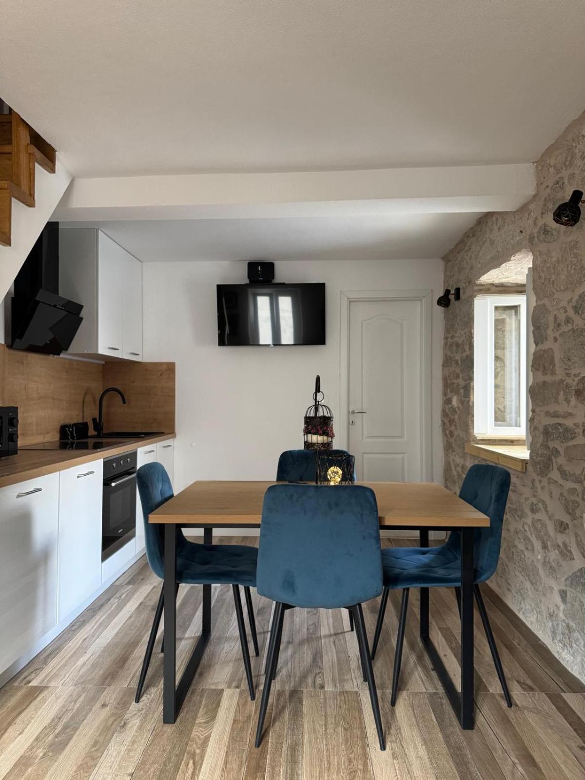 Apartments Bepina- 5 Mins From The Center Split Ngoại thất bức ảnh