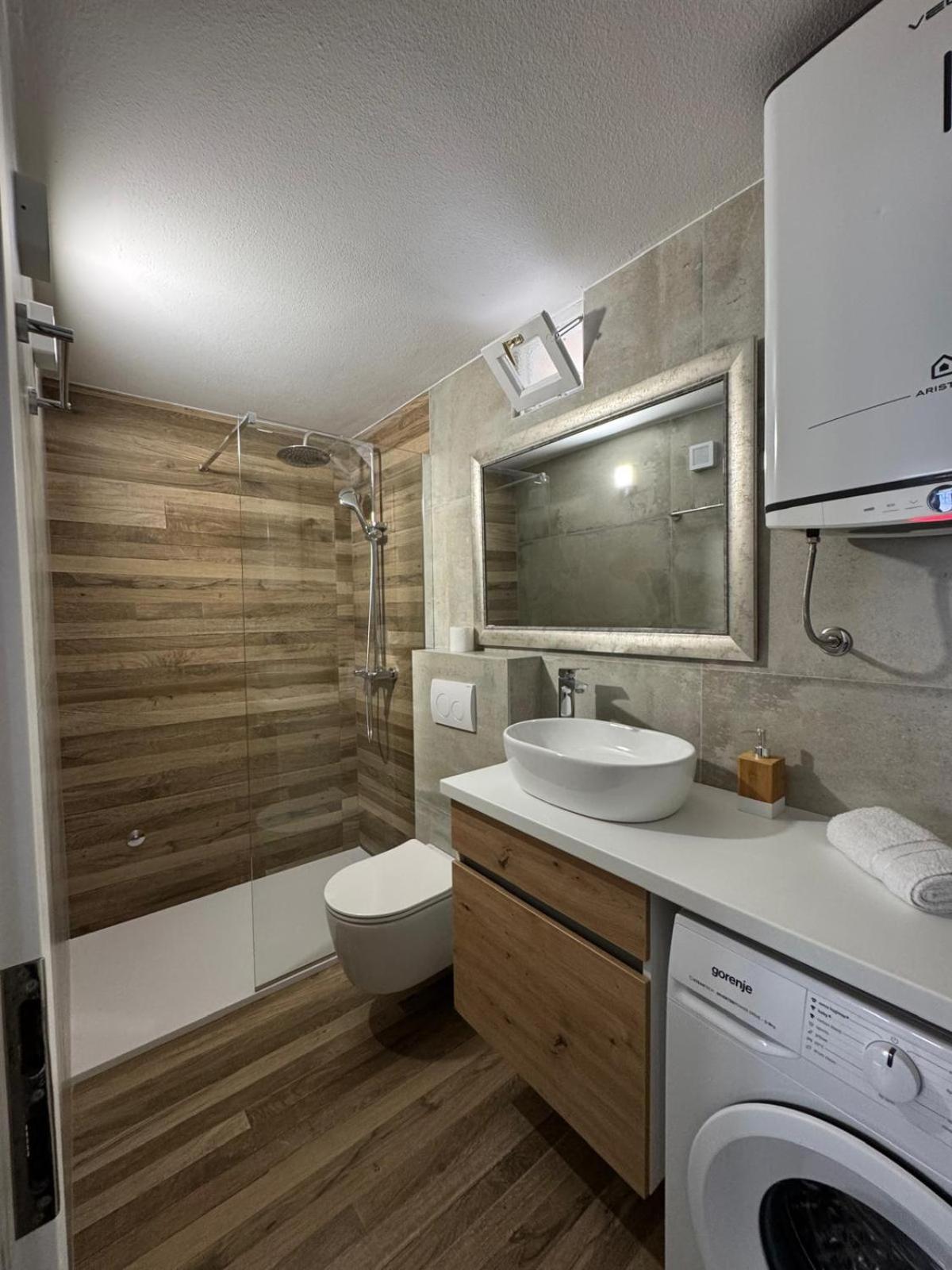 Apartments Bepina- 5 Mins From The Center Split Ngoại thất bức ảnh